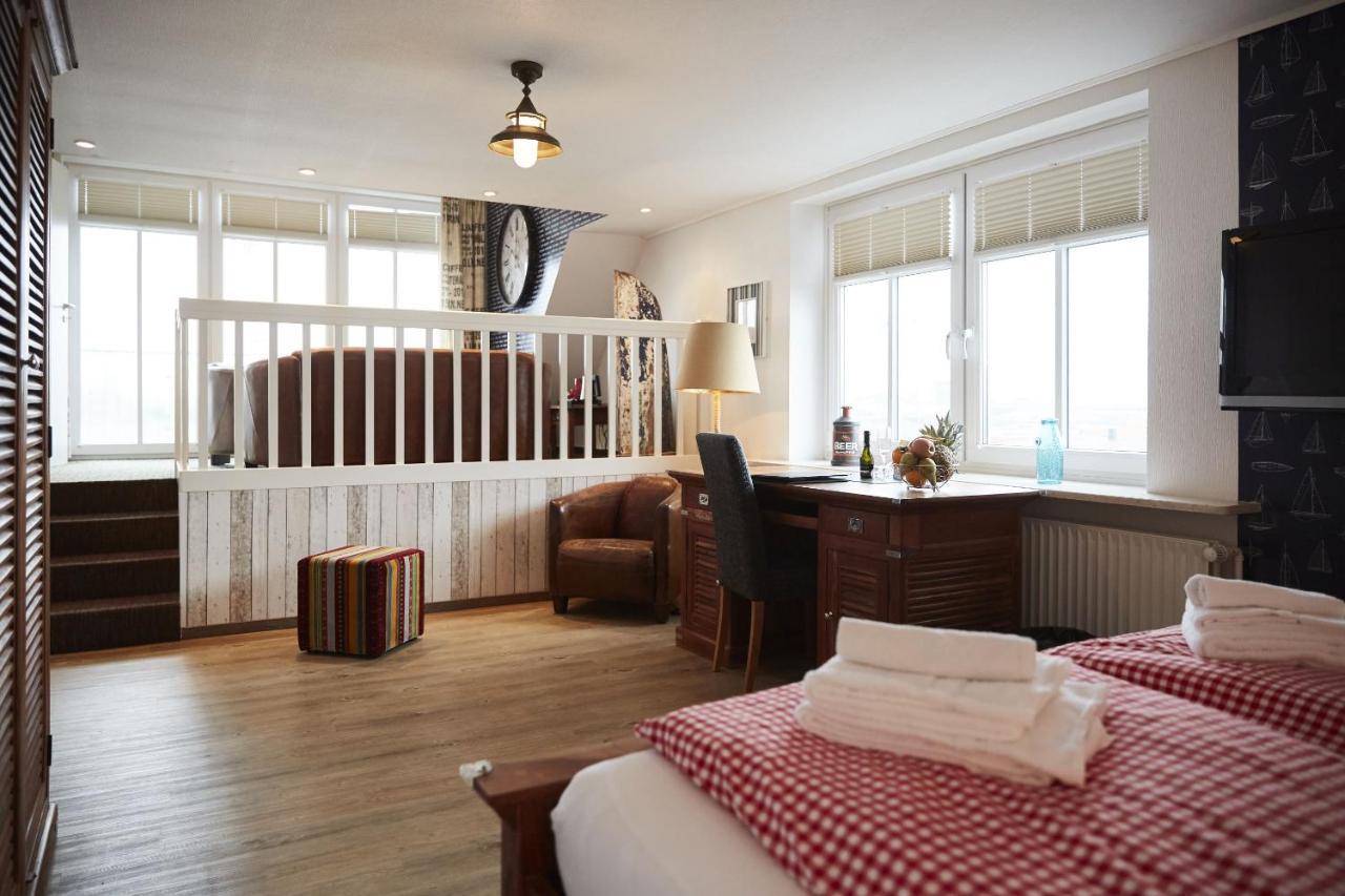 Bernstein-Hotel Bootshaus Бюзум Экстерьер фото