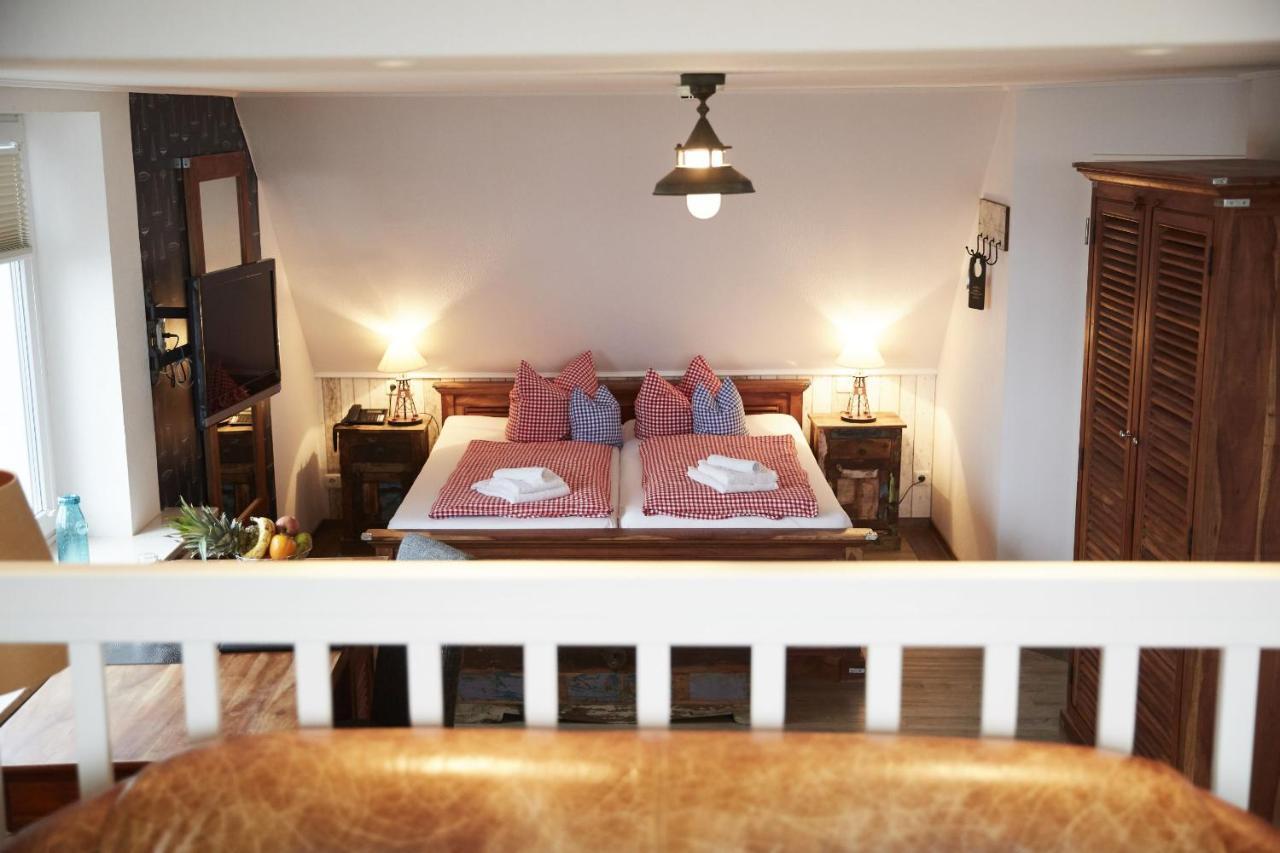 Bernstein-Hotel Bootshaus Бюзум Экстерьер фото